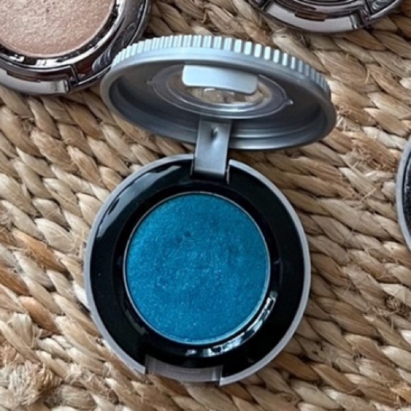 Urban Decay SINGLE Eyeshadow - Picture 1 of 3